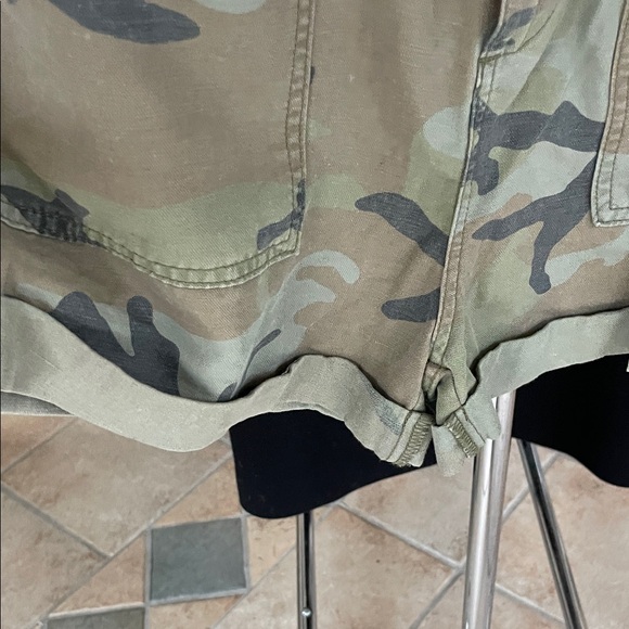 Sanctuary Green Camouflage Women's Cargo Shorts NwOT - Picture 5 of 6